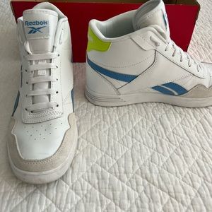 Size 9 women’s Reebok high top, worn once